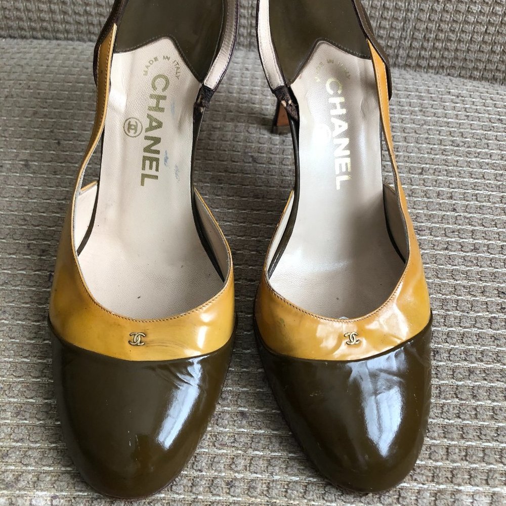 Chanel Women's Multicolor Patent Sandals. In good - Picture 4 of 12